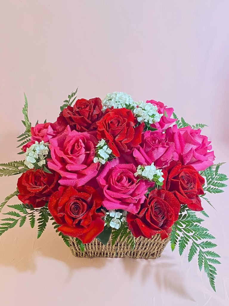12 PREMIUM ROSES / BASKET ARRANGEMENT