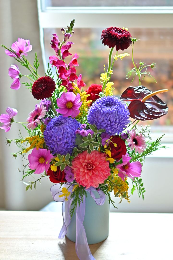 vase flower arrangement