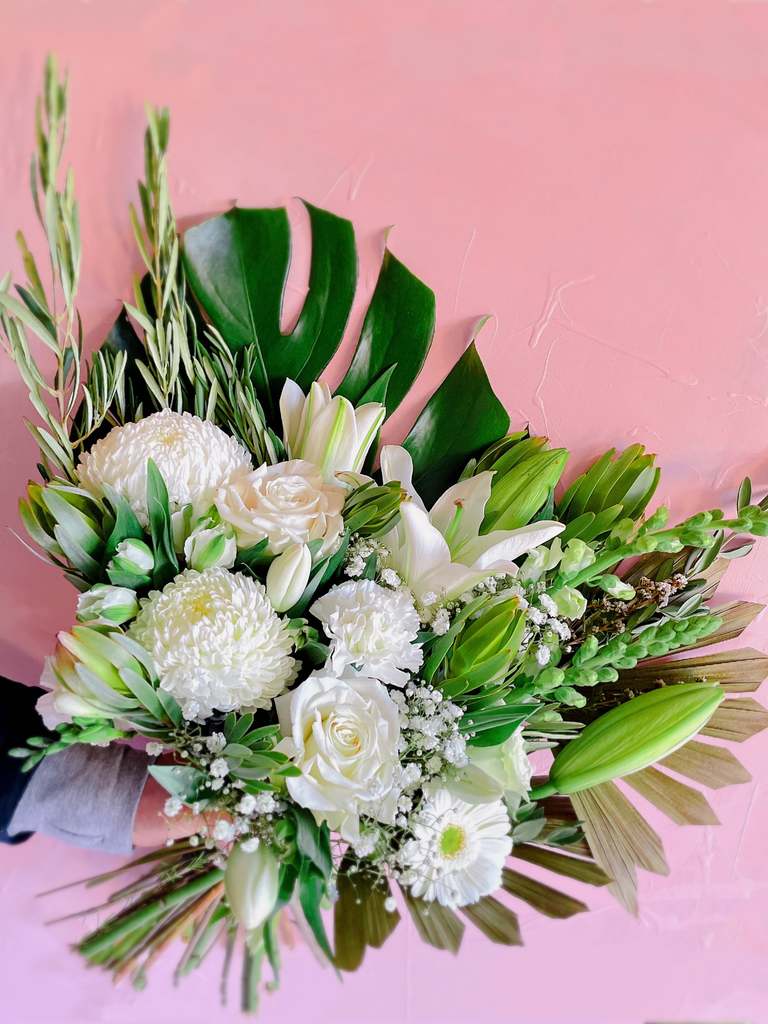 WHITE & GREEN COLOUR FRESH FLOWERS ARRANGEMENT NAMED FRESH LIKE SPRING