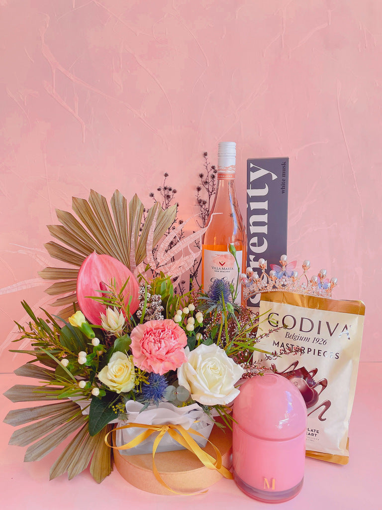 FRESH FLOWER BOUQUET, WINE, DIFFUSER, CHOCOLATE AND CANDLE GIFT HAMPER