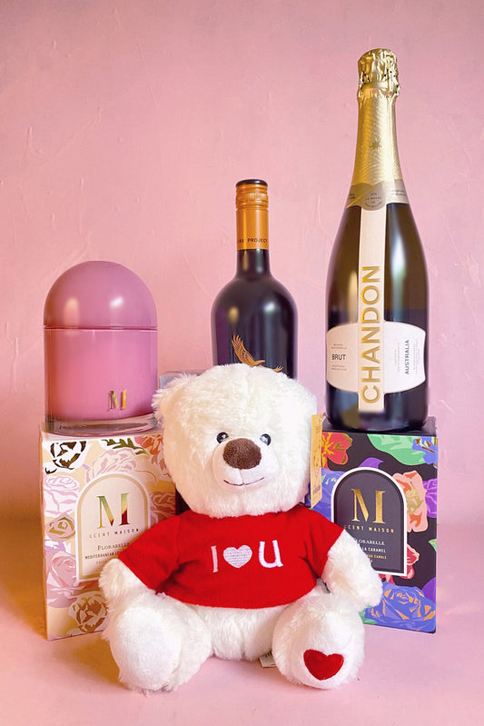 BEAR, CANDLES AND WINE GIFT PACKAGE